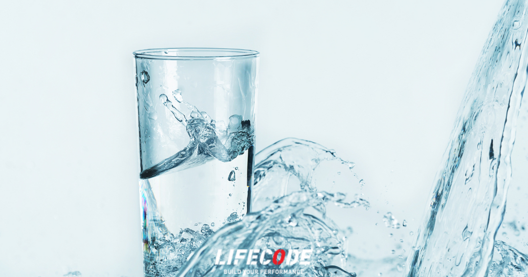 IDRATAZIONE E PERFORMANCE: L’ACQUA È IL PRIMO INTEGRATORE NATURALE PER OGNI SPORTIVO